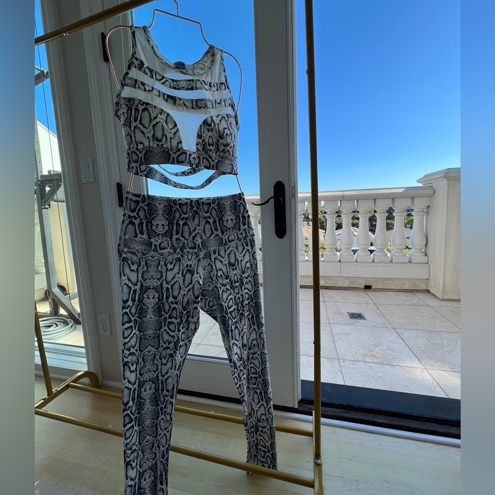 NWT🐍 Snake Print Yoga Set